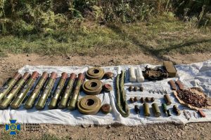 СБУ предотвратила диверсии на Донетчине: схрон с взрывчаткой боевиков обнаружены вблизи железнодорожной станции