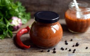 Кулинар раскрыл секрет настоящей кавказской аджики: никаких помидоров!