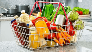 Травят детей и взрослых: как фальсифицируют продукты питания в Украине