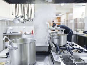 Майже у 10% протестованих працівників харчоблоків у закладах освіти Донеччини виявили стафілокок