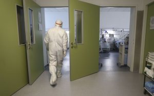 “Будет 10 дней сложных”, — Данилов назвал дату начала пика новой волны пандемии коронавируса в Украине