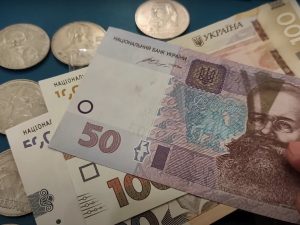 “Сюрприз” от банков: украинцам добавят 41% налогов на переводы между картами