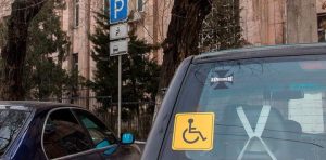 Где и кому можно парковаться без таблички “инвалид”