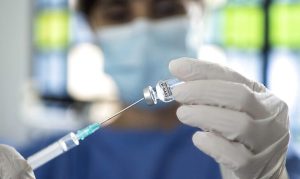 Невакцинированных будут отстранять от работы уже с ноября: кого коснется