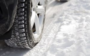 Когда в Украине нужно “переобуваться” на зимнюю резину: полезный лайфхак для водителей