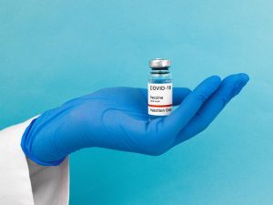 Официально: полностью вакцинированные украинцы смогут получить по 1000 грн (как и когда получить деньги)