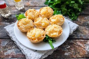 Самая вкусная закуска на Новый год 2022 в тарталетках: готовить 10 минут