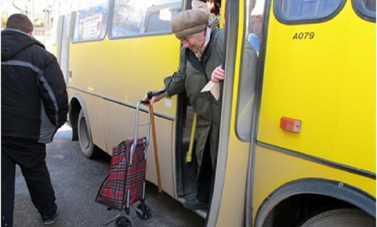 В одном из городов Донетчины отменили бесплатный проезд для невакцинированных пенсионеров