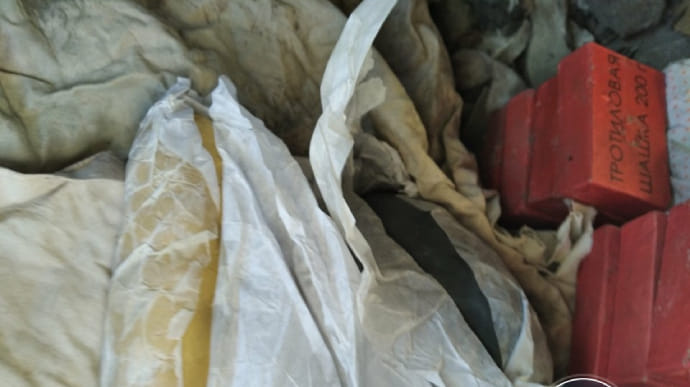 Прятала взрывчатку в муке: в Донецкой области задержали пособницу боевиков