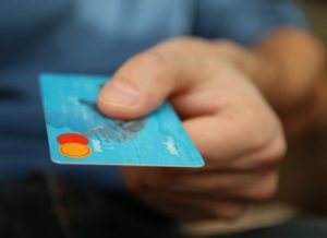 Обнародован полный список банков, в которых украинцы могут получать пенсии