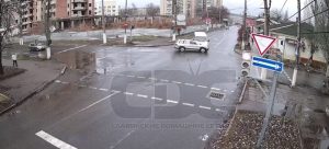 Сбит светофор: опубликовано видео ДТП в Славянске