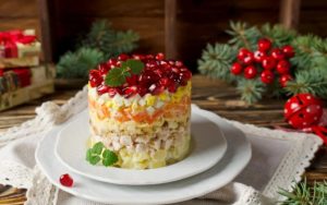 Бомбические салаты на Новый год 2022 за 10 минут: как поразить гостей и чем задобрить Тигра