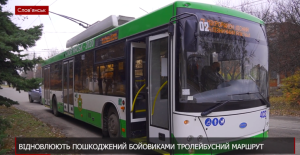 В Славянске восстанавливают поврежденный НВФ троллейбусный маршрут (видео)