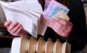 При какой задолженности за коммунальные услуги можно лишиться субсидии?