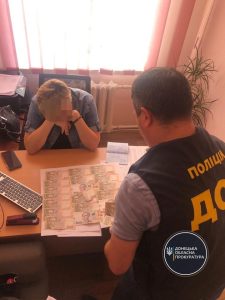 Службовій особі міської ради повідомлено про підозру в одержанні неправомірної вигоди (ФОТО)