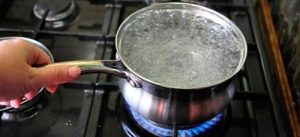 Облила кипятком – женщина взята под стражу по подозрению в умышленном причинении смертельных повреждений мужчине