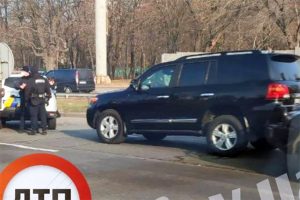Авто Ильи Кивы остановили в Киеве на Столичном шоссе, СМИ пишут о задержании нардепа