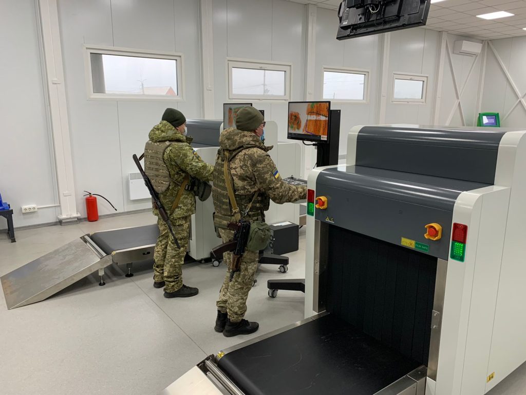 Как работают контрольные пункты въезда-выезда в районе проведения Операции объединенных сил