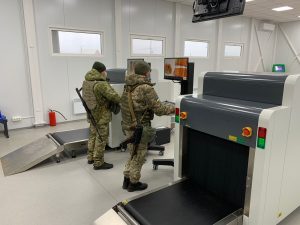 Как работают контрольные пункты въезда-выезда в районе проведения Операции объединенных сил