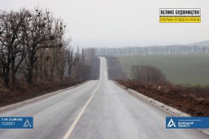 Триває капітальний ремонт дороги до Святогірська. Фото