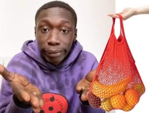 Пластиковые пакеты под запретом: Украинцы в магазинах устроили интересный флешмоб