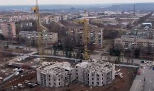 У Краматорську триває спорудження 12-поверхового будинку для переселенців
