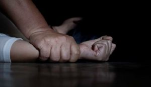 Воспользовался отсутствием жены – мужчине сообщено о подозрении в изнасиловании падчерицы