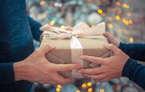 Принесуть нещастя та проблеми: не даруйте ці речі на Новий рік 2022