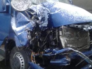 Автобус “Славянск-Харьков”  врезался в дорожно- строительную технику