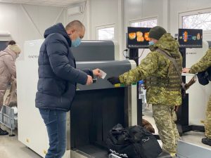 Пять из семи дорожных коридоров в Донбассе блокируют оккупанты