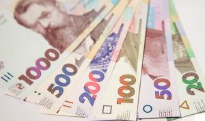 По уровню зарплаты чиновники Донецкой области вышли на второе место в стране