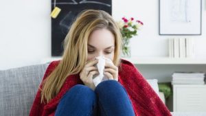 В Минздраве рассказали все известные факты об «Омикроне»: проявляется за трое суток и поражает более молодых