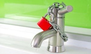 «Словгорводоканал» продолжает отключать должников