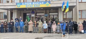 В Славянске ко Дню Соборности Украины создали цепь единения