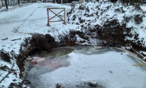 В Краматорске едва не погиб ребенок в яме, которую выкопали коммунальные службы города