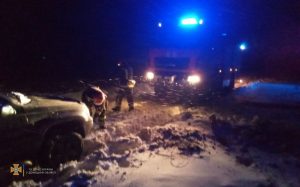 Карета «скорой» и автобус застряли на дорогах Донецкой области