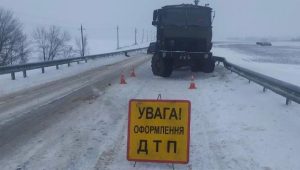 Под Мариуполем военный МАЗ столкнулся с автобусом