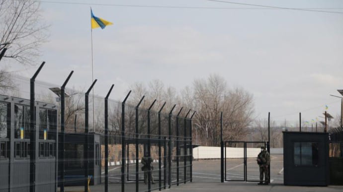 Российские оккупанты полностью заблокировали большинство КПВВ на востоке