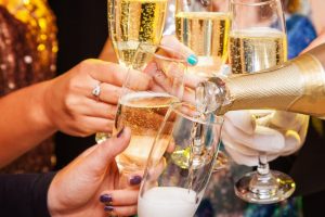 Как правильно хранить открытое шампанское: советы эксперта