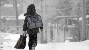 При каком морозе дети не должны ходить в школу и кто это решает