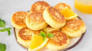 Какой секретный ингредиент нужно добавить в сырники, чтобы они получились воздушными и пышными