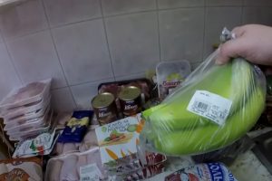 Мясо, гречка, кетчуп: житель донецка показал цены на продукты