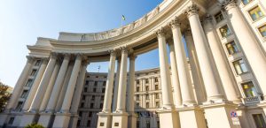 В Украине 129 иностранных представительств, об эвакуации заявили лишь четыре – МИД