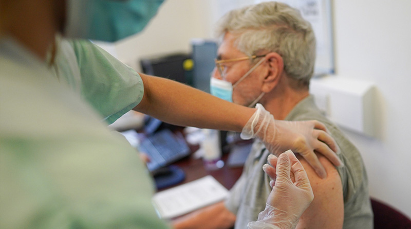 В Украине значительно сократили срок получения бустерной дозы вакцины