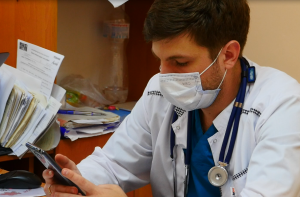 Как жителям Донетчины найти себе семейного врача онлайн