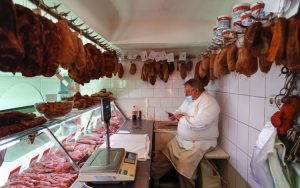 Украинский рынок заполнила дешевая свинина из Европы: откуда завозят