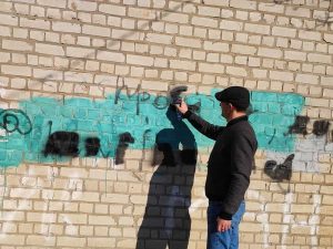 В Славянске просят помочь с удалением “наркотической рекламы”