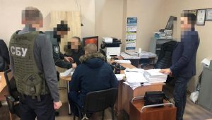 В Краматорском районе двое патрульных погорели на вымогательстве взятки в 15 тысяч гривен