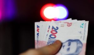 Средняя зарплата в Донецкой области превысила 17 тысяч гривен