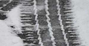 Применение зимних шин в оттепель: гонщик объяснил, в чем опасность